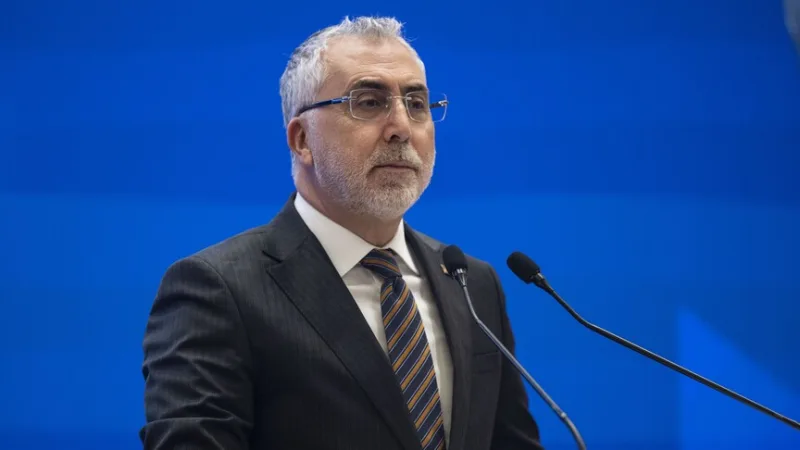 Darbo ir socialinės apsaugos ministras Şikhan: „Mes ir toliau remsime dirbančias mamas“